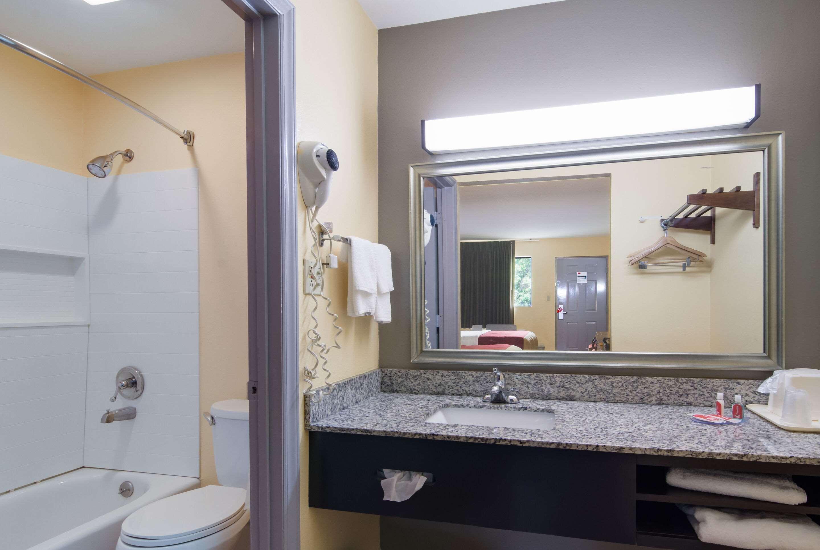 Econo Lodge Battleboro - Rocky Mount I-95 Exteriör bild